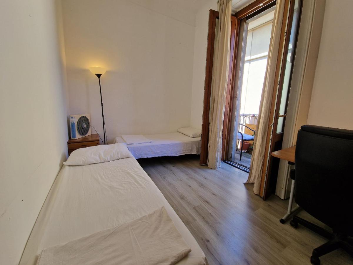 Private Room In A Quiet Apartment In The City Center 米兰 外观 照片